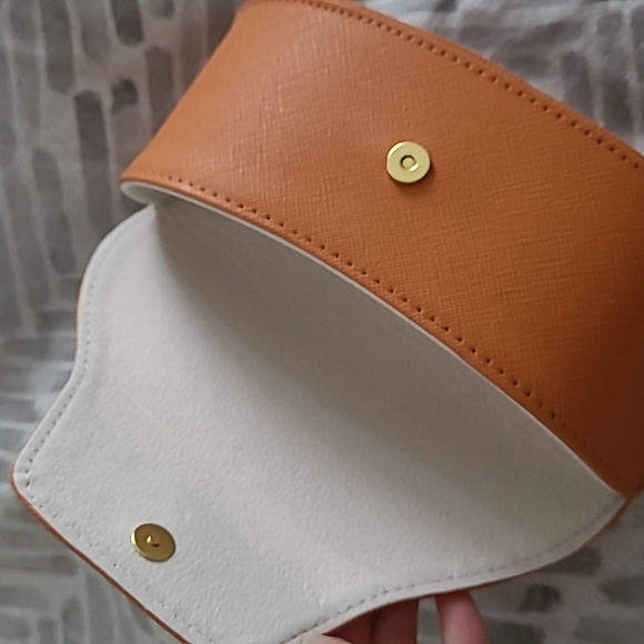 Tory Burch sunglass case & pouch - Picture 4 of 8